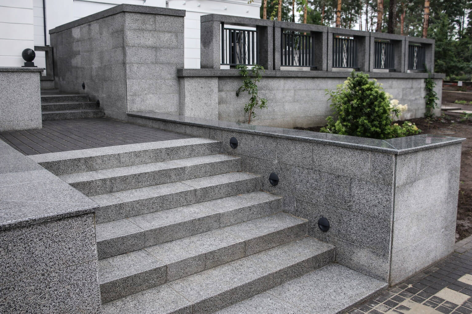 Скульптури та бюсти