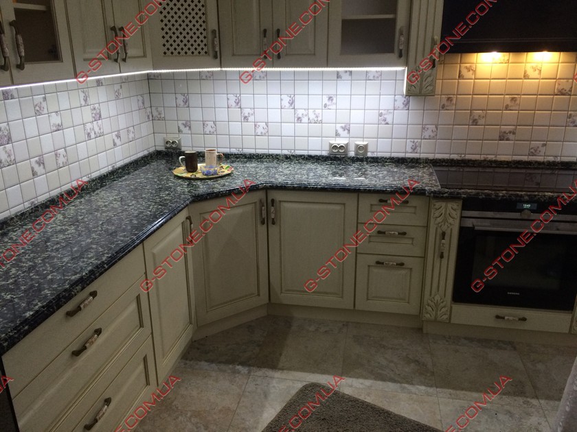 столешница из зеленого гранита Луковецкого 