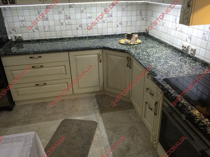 столешница из зеленого гранита Луковецкого 