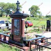 Гранитный памятник в Борисполе